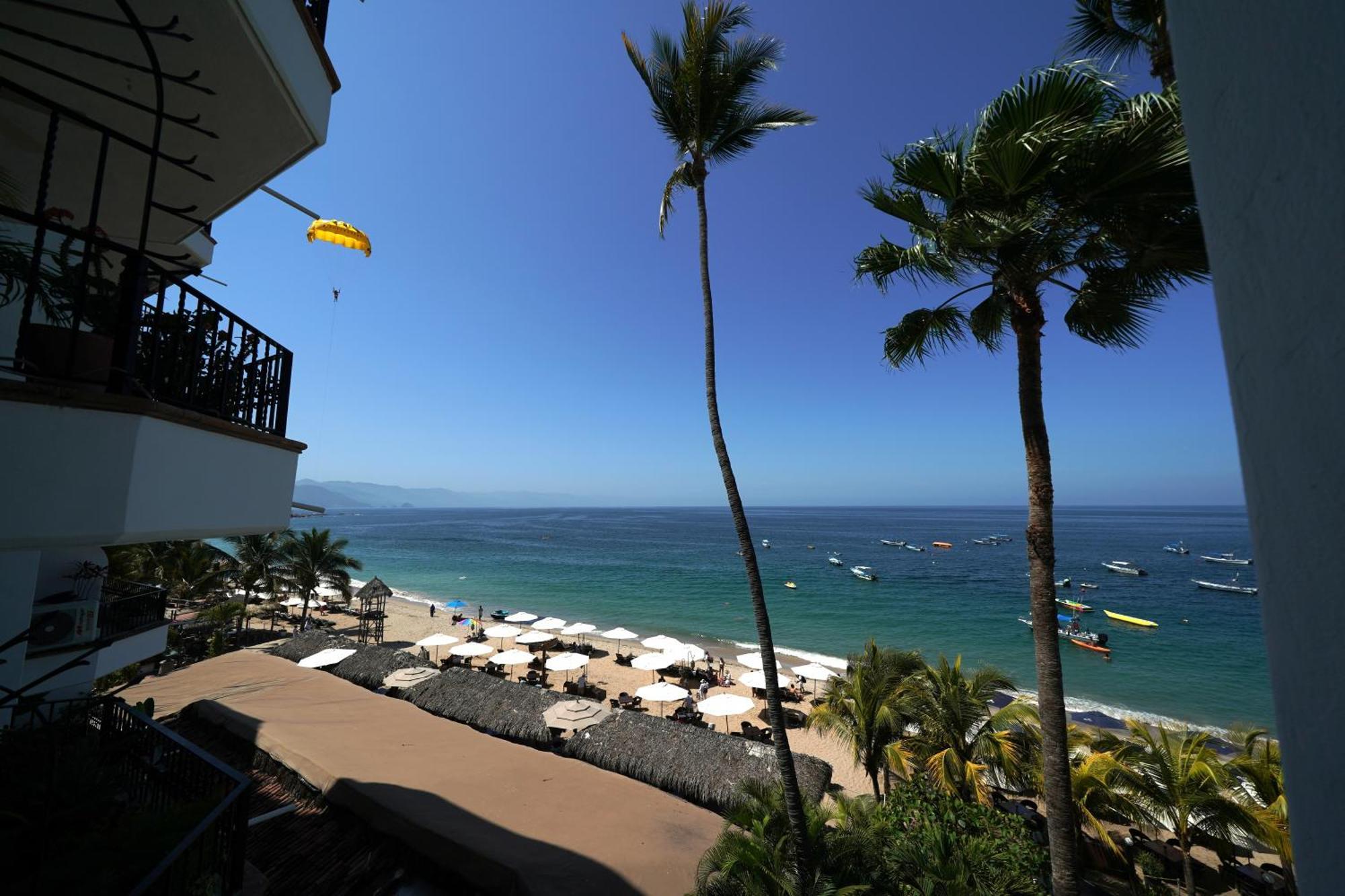 Emperador Vallarta Beachfront Hotel And Suites Puerto Vallarta Eksteriør billede